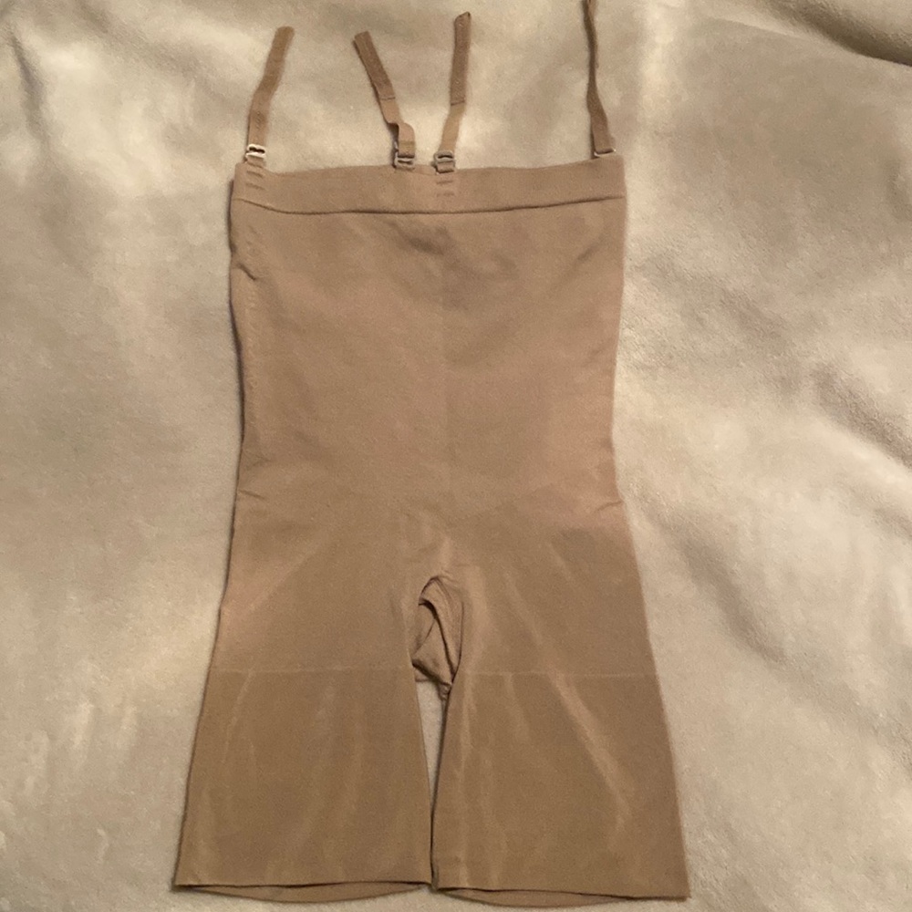 SPANX High waisted mid thigh short shapewear with built-in bra hold ups